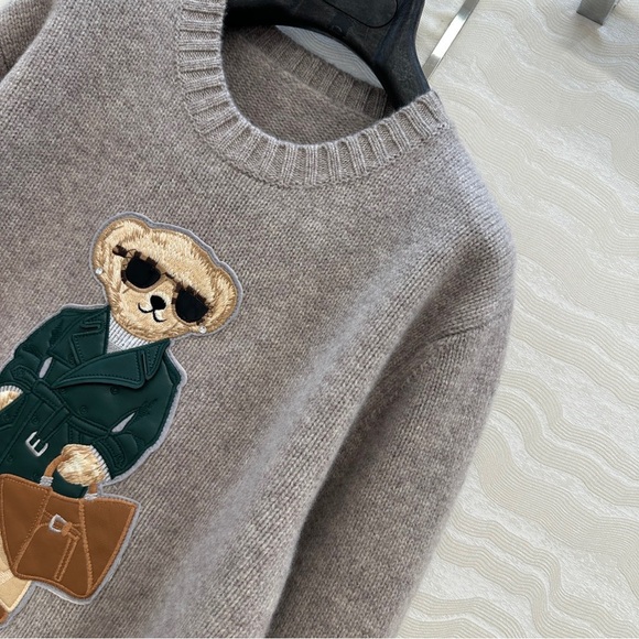 Ralph Lauren Gray Sweater with Bear Design - Picture 3 of 9